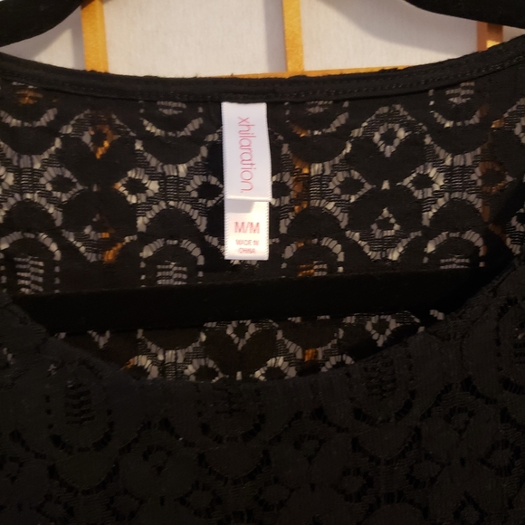 Tops - Picture 3 of 11